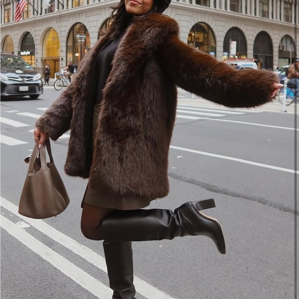 Luxurious Brown faux  Fur Coat collared oversized - Picture 6 of 9